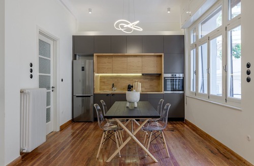 Plaka Apartment | 3Bdr Modern Design & Bright Interiors in Plaka