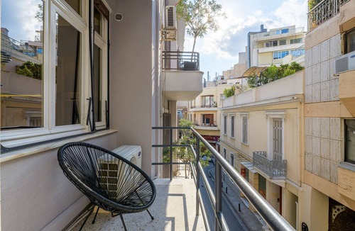 Plaka Apartment | 3Bdr Modern Design & Bright Interiors in Plaka