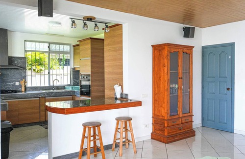 Temae House | 3BR Beachfront Villa Steps from the Lagoon