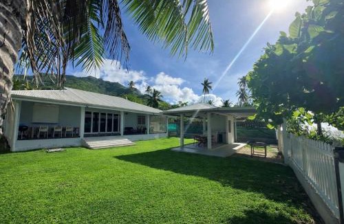 Paopao House | 3BR Beachfront Villa Steps from the Lagoon