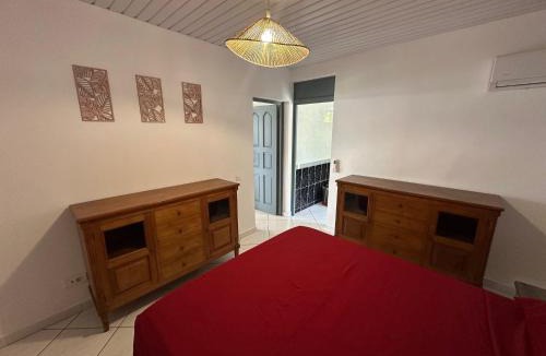 Paopao House | 3BR Beachfront Villa Steps from the Lagoon