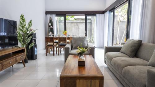 Dewi Sri Villa | 3BR Private Pool Villa in Central Seminyak - Walk to Cafés & Shops