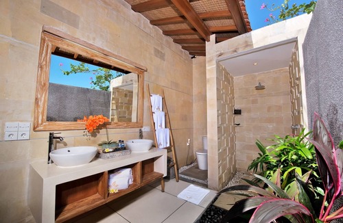 Berawa Villa | 3BR Villa Near Finns Beach Club! - W/Swimming Pool!