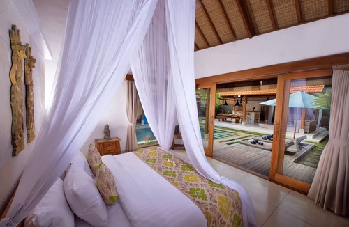 Berawa Villa | 3BR Villa Near Finns Beach Club! - W/Swimming Pool!
