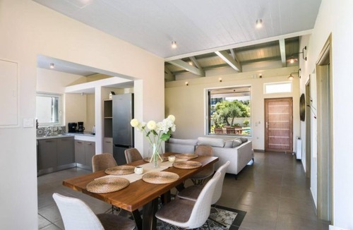 Messonghi House | 3BR Villa Private Pool & BBQ Daily Maid AC
