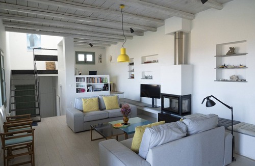Ioulida Villa | 4 bedroom accommodation in Ioylis