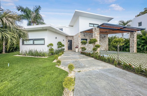 Punta Cana Village Villa | 4-bedroom villa in fabulous Punta Cana with WiFi and AC