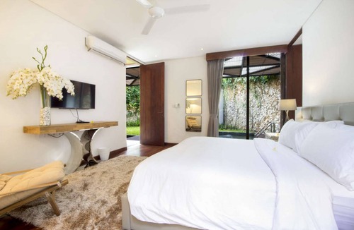 Petitenget Villa | 400 m² Villa ∙ 3 bedrooms ∙ 6 guests