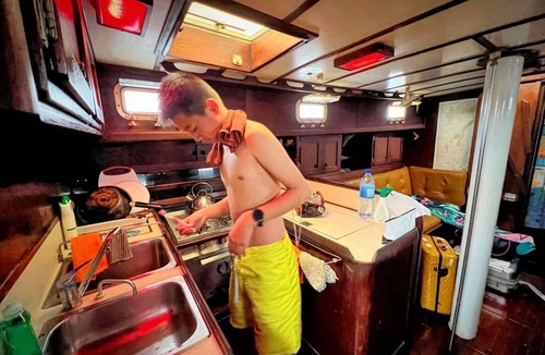 Wailoloa Boat Rental | 40ft Sailing Yacht (Double Cabin Bedroom.)