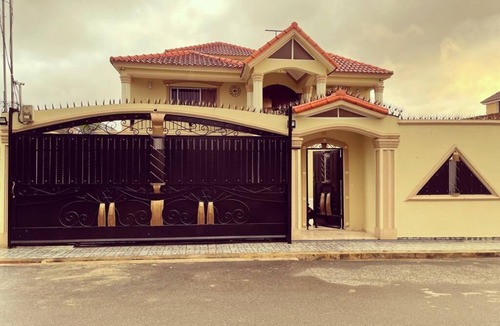 Prado Oriental Villa | 4BDR-FAMILY-POOL-BILLAR