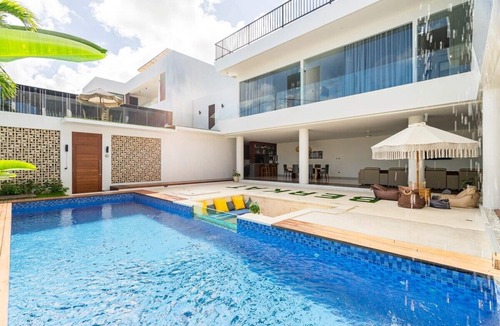 Kutuh Villa | 4BR Dream Villa 5 Min to Pandawa & Melasti Beach With Movie Room and TableTennis