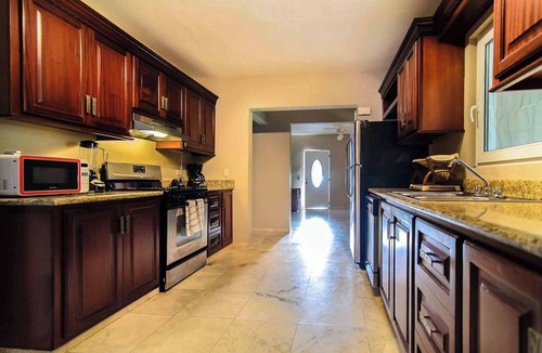 Playa Chiquita Villa | 4BR Villa: private pool, bathtube, near ocean