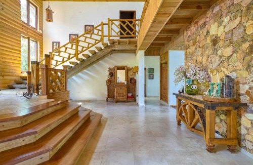 La Vega Province Villa | ®4BR{Wood~Mountain~Villa} @Jarabacoa Heated Pool