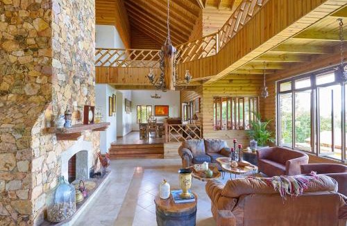 La Vega Province Villa | ®4BR{Wood~Mountain~Villa} @Jarabacoa Heated Pool