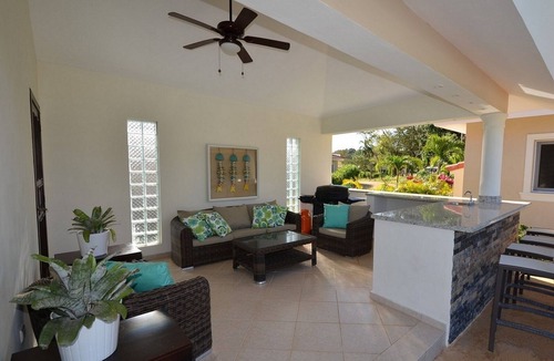 Sosua Villa | 5-bedroom villa with private infinity pool, free shuttle bus, guest-friendly