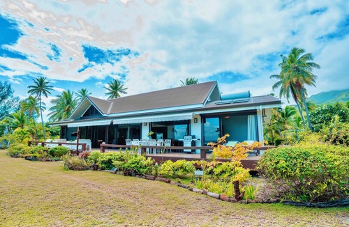 Maharepa Villa | 5200 sqm beach front estate, 4 BR 325sqm villa, Full AC