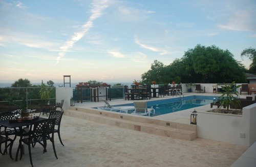 Los Cerros Villa | 5BD villa on top of the hill with sea views, pool/Wi-Fi/cable TV/parking