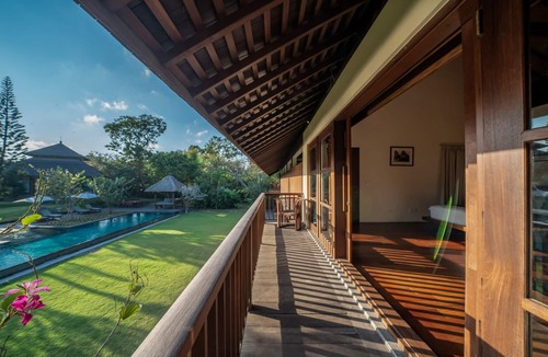Umalas Villa | 7BR Villa For Large Groups W/Pool Table, Canggu! 9Min Drive To Seminyak Square!