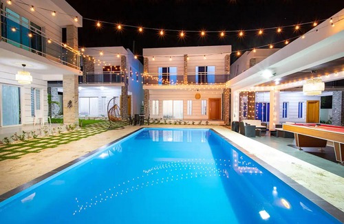 Urbanizacion Tavarez Villa | 8-bedroom bachelor party villa in Sosua, near beach & clubs!