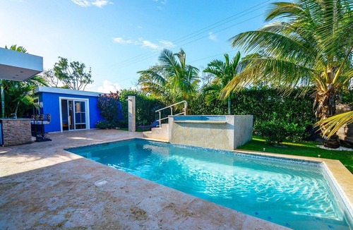 La Mulata Villa | 8BD/8BTH Caribbean guest-friendly complex with 3 pools. Free van to beach&bars!