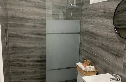 La Caleta Apartment | A 7 MINUTOS del Aeropuerto Las Américas SDQ. Moderno y Compacto Apartamento.
