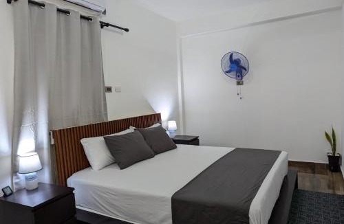 La Caleta Apartment | A 7 minutos del Aeropuerto SDQ, Moderno y Compacto Apartamento