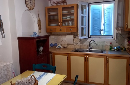 Plaka House | A GREEK ISLAND HOUSE.A PLACE TO RELAX.