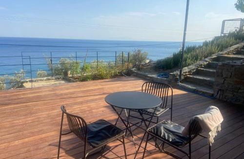Plomari Apartment | A House with A View
