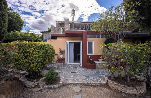 Katakali Villa | A private retreat villa with a pool and expansive outdoor space.