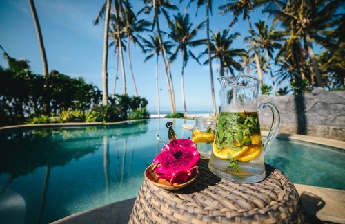 Kerambitan Villa | Absolute Beachfront Villa Laut