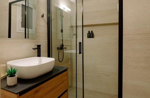 Mousio Apartment | Acanthus Art Deco Retreat 250 from Metro & Archaeology Museum