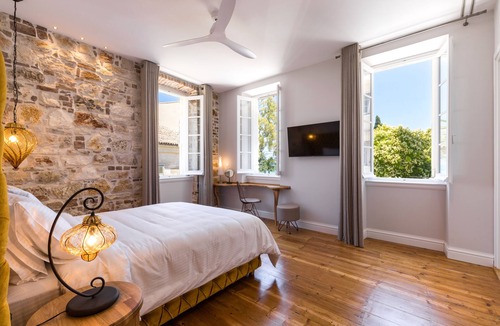 Corfu Town Hotel | Acanthus blue