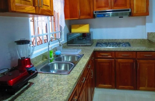 Los Maestros House | Acogedora casa. Cozy place to rest- 5 minutes from downtown