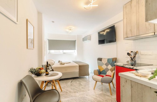 Kerameikos Apartment | AcroLofts M62 - Budget Room, 300m from Metro Station