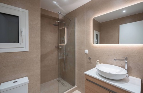 Kinosargous Apartment | "Acropolis Kallisti" 2BR/2BA near Metro