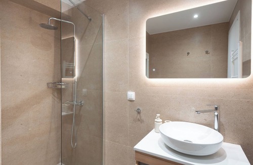 Kinosargous Apartment | "Acropolis Kallisti" 2BR/2BA near Metro
