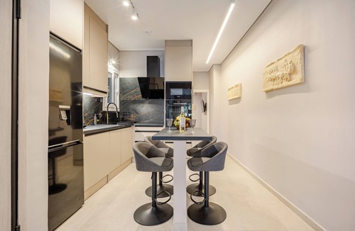 Kinosargous Apartment | Acropolis Path - Elegant Apartment near Plaka