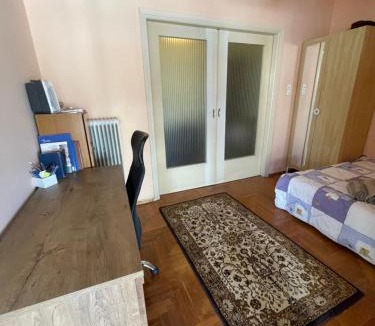 Neos Kosmos House | Acropolis view 3 shared room