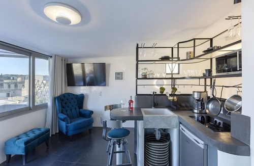 Thissio Apartment | Acropolis View Jacuzzi Apartment