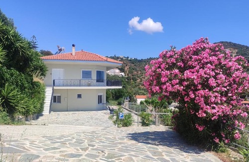 Agii Apostoli House | Aegean Beachfront Apartments