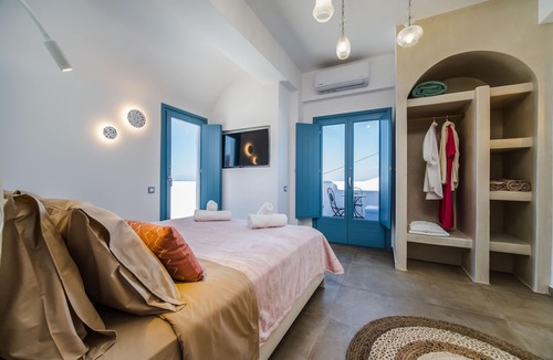 Pyrgos Hotel | Aegean Blue Luxury Suites