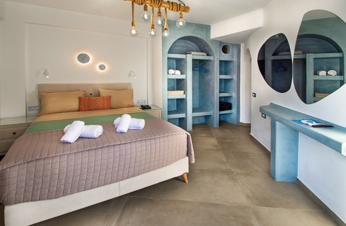 Pyrgos Hotel | Aegean Blue Luxury Suites