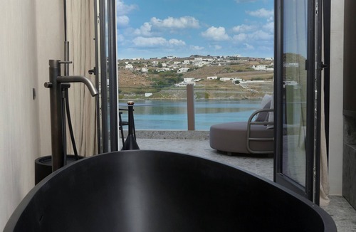 Ornos Hotel | Aeonic Suites and Spa