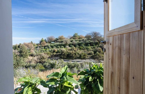 Amnatos Apartment | Aerida Guesthouse Of Stone - Maria Cozy Suite