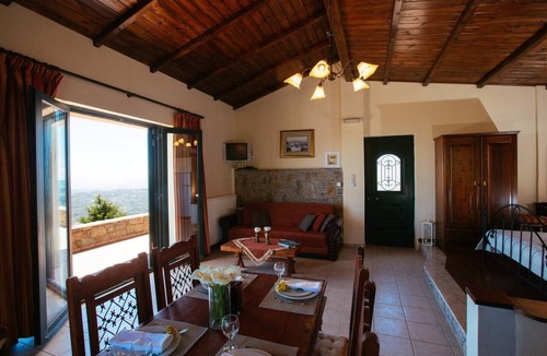 Krouson Villa | AETOVIGLA GUESTHOUSE 3 ENTIRE HOME VILLA