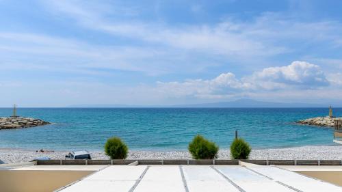 Akrogialion Apartment | Agali 2 maizonette front of the sea