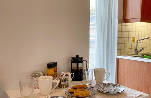 Ampelokipoi Apartment | Ageliki's Athens Centre 2BDRM & Parking