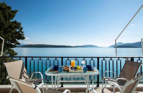 Perigiali Apartment | Agoritsa Beachfront Apartment with its own pontoon