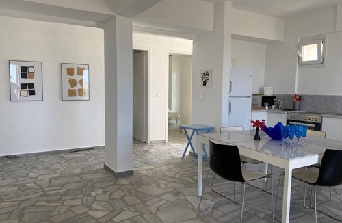 Aliki Apartment | Agrikia Apartment 3 for 1-6 adults, Sea view, 300m from beaches.