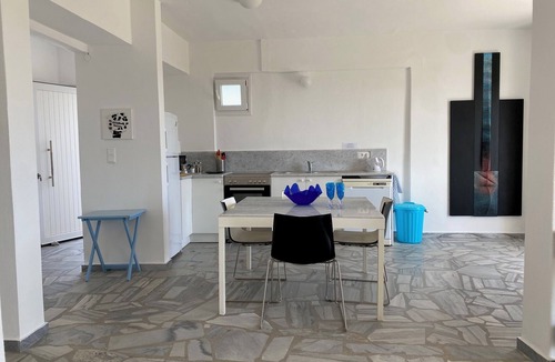 Aliki Apartment | Agrikia Apartment 3 for 1-6 adults, Sea view, 300m from beaches.